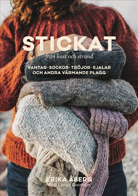 Stickat från kust och strand i gruppen Handarbete hos Familjekortet Sverige AB (10039_9789155273415)